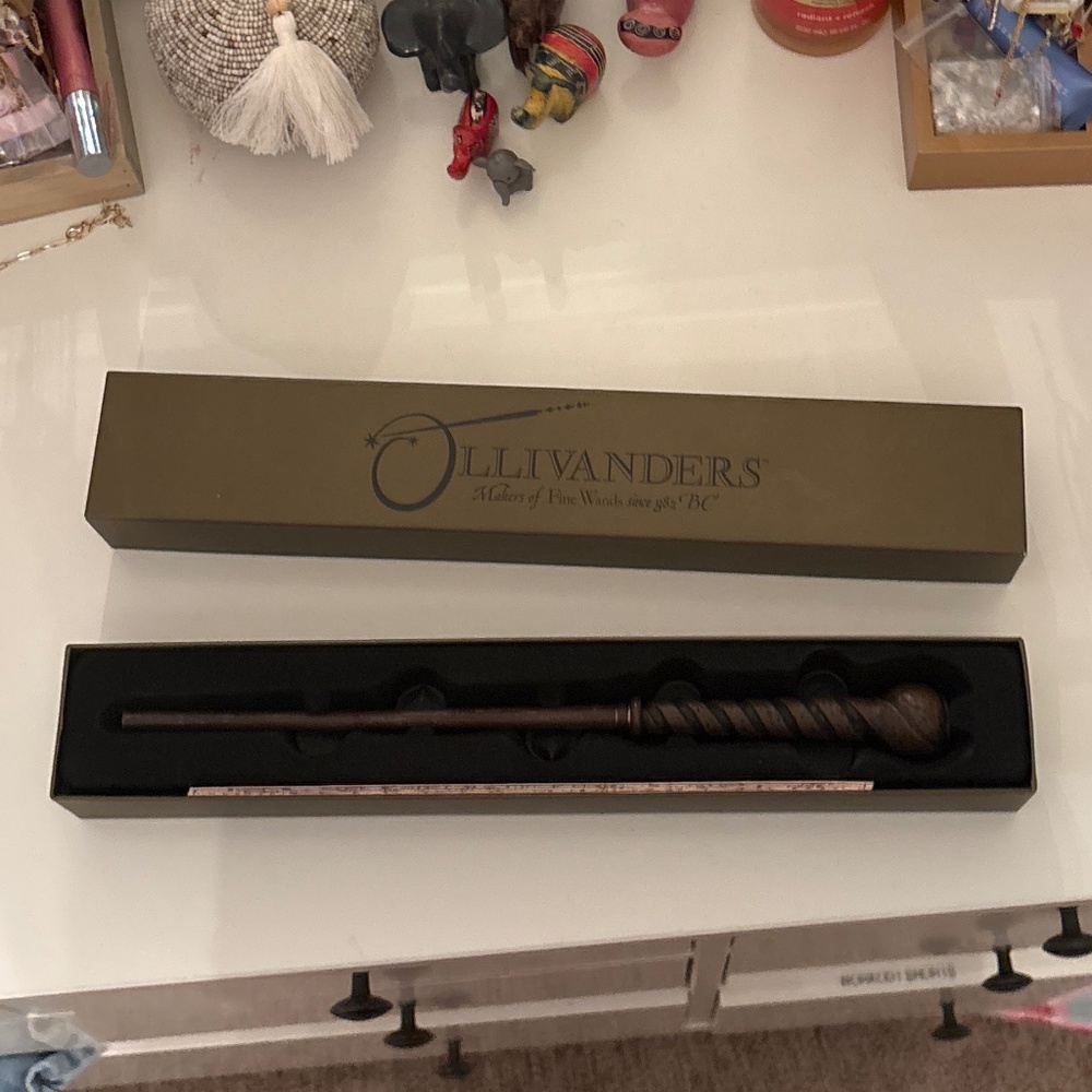 AUTHENTIC Harry Potter Wand WITH MAP FOR UNIVERSAL STUDIOS AND BOX